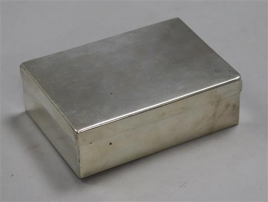 An Aspreys plain silver double-hinged playing card box, London 1928, 11cm